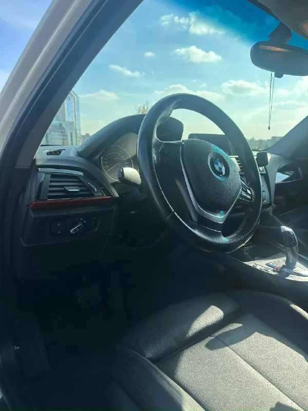 Bmw 1 серия 1.6 at (170 л. с) 2012, 180 000 км поколение: f20/f21 (2011—2015) машина в отличном состоянии, комплектация спорт лайн, есть режим спорт плюс. самая полная комплектация. резина зима-лето есть климат, а не кондиционер, как у всех единичек. 118і версия. без тюнингов, без прошивок, всё родное, гаражное хранение. на эту машину не жалели ничего, все что менялось есть квитанции, чеки с сто 170 лошадиных сил с завода. версия sport line с завода, спортивные сиденья, есть автотека (там все указанно ) цена: 1.300.000 торг уместен собственник г. донецк 79493584009 📞 звоните: +7(949)3584009 - фотография - 5
