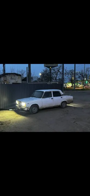 Продам ваз 2107 2006г инжектор! на полном боевом ходу, ходовая обслужена, масла, фильтра поменяны, новая печка, новый термостат, новый радиатор, новый аккумулятор, новые штампы r13, резина зима так себе. стоит паук 4-2-1 субару, выхлоп весь stinger, прошита, отсечка на 7000 + отстрелы, едет очень хорошо, стоят дорогие led лампы, свет огонь! 🔥 вложений никаких не требует единственное что нужно подварить дно с водительской стороны, и всё! 1.6 инжектор 2006г цена : 120000р не большой торг! по документам вопросов нет! снята с учёта есть птс и договор от хозяина едете ставите на себя на учёт и всё ! телефон для связи: +79490767595 могу пригнать по договорённости! г. мариуполь 📲 tg: @montana_3536 📞 звоните: +7(949)0767595 - фотография - 5