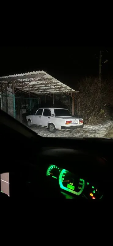 Продам ваз 2107 2006г инжектор! на полном боевом ходу, ходовая обслужена, масла, фильтра поменяны, новая печка, новый термостат, новый радиатор, новый аккумулятор, новые штампы r13, резина зима так себе. стоит паук 4-2-1 субару, выхлоп весь stinger, прошита, отсечка на 7000 + отстрелы, едет очень хорошо, стоят дорогие led лампы, свет огонь! 🔥 вложений никаких не требует единственное что нужно подварить дно с водительской стороны, и всё! 1.6 инжектор 2006г цена : 120000р не большой торг! по документам вопросов нет! снята с учёта есть птс и договор от хозяина едете ставите на себя на учёт и всё ! телефон для связи: +79490767595 могу пригнать по договорённости! г. мариуполь 📲 tg: @montana_3536 📞 звоните: +7(949)0767595 - фотография - 9