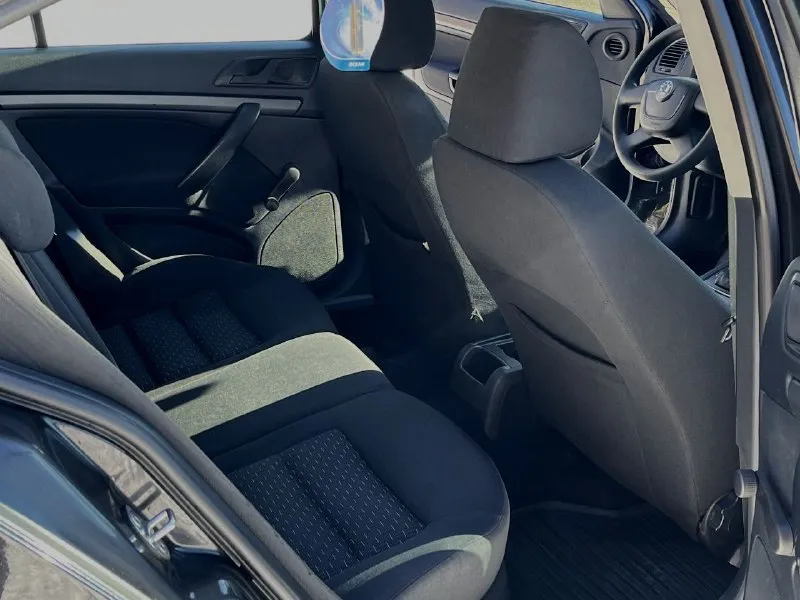 Skoda octavia 2010 рестайлинг 1.6 aisin 🔥820 тыс. руб, торг родной пробег 165 тыс. км 102 л. с. abs, asr, esp, airbags, кондиционер, электропривод и подогрев зеркал, эсп, регулировка руля по высоте и вылету, аудиосистема, цз, зимняя шипованая резина. машина в отличном состоянии, обслужена, все исправно. коробка не пинается. никаких влодений не требует. кузов без следов коррозии. за машину не стыдно. 👌техосмотр пройден, диагностическая карта на руках дебальцево +7949-304-82-06 📲 tg: vv 📞 звоните: +7(949)3048206 - фотография - 7