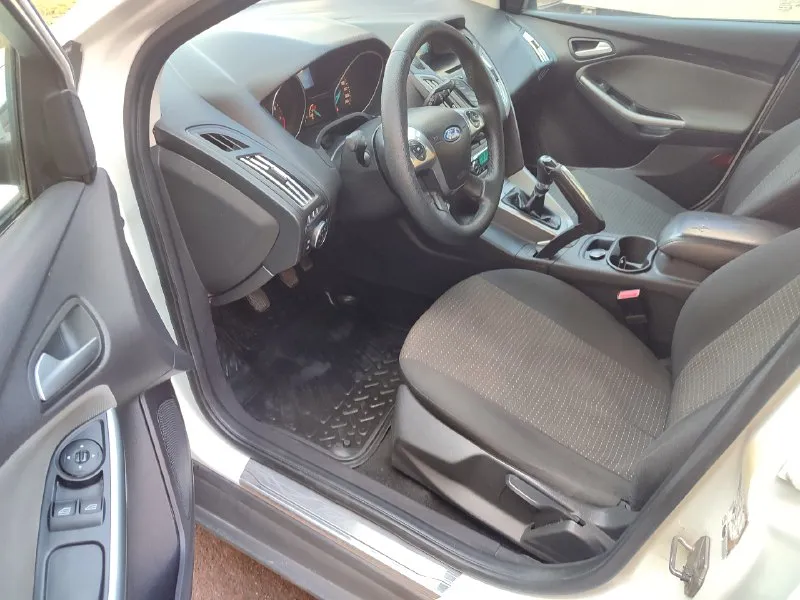 Продам ford focus 3 2013г. 1.6 бензин(125 л. с) мкпп. пробег 140000 км. машина в хорошем состоянии, делать ничего не нужно! двухзонный климат контроль датчик света датчик дождя сигнализация с автозапуском парктроник бортовой компьютер цена 720000 торг. +79494059270 донецк кировский район 📞 🇷🇺 звоните: +79494059270 - фотография - 7