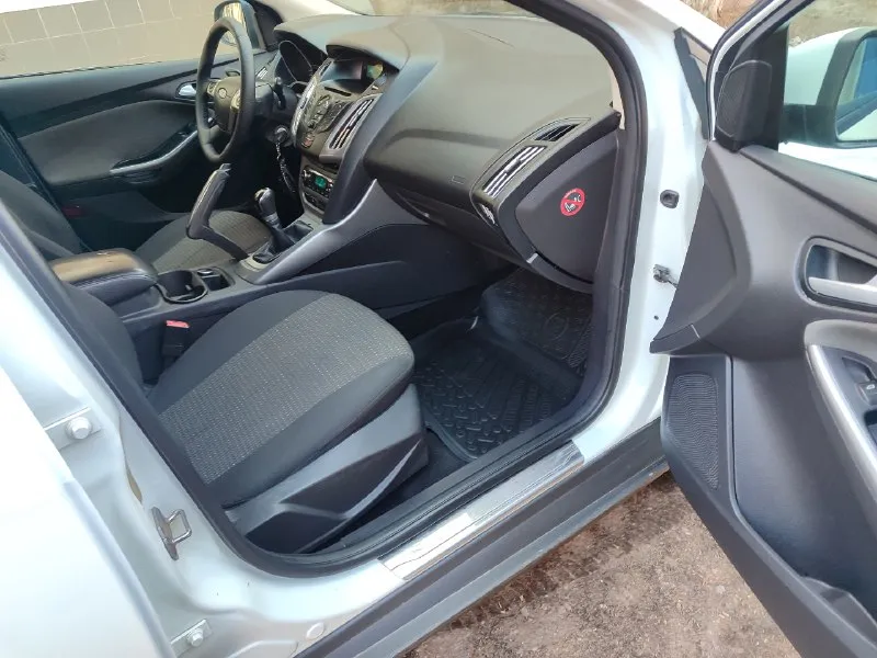 Продам ford focus 3 2013г. 1.6 бензин(125 л. с) мкпп. пробег 140000 км. машина в хорошем состоянии, делать ничего не нужно! двухзонный климат контроль датчик света датчик дождя сигнализация с автозапуском парктроник бортовой компьютер цена 720000 торг. +79494059270 донецк кировский район 📞 🇷🇺 звоните: +79494059270 - фотография - 8