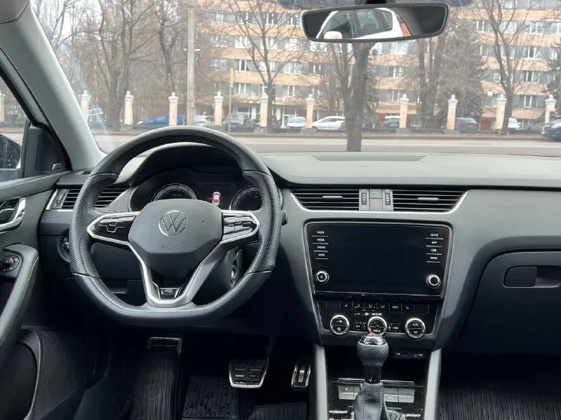 В продаже skoda octavia black edition a7 рестайлинг (2018года) - вложили более 500 тысяч рублей на доработку автомобиля - родного трассового пробега 140 тысяч километров - 1.8 t (gen 3) - коробка автомат - максимальная комплектация - автомобиль покупался у официального дилера а ростове - автомобиль в идеальном состоянии - стёкла оригинал - заводской black edition - автомобиль в заводском окрасе - премиальная музыка canton комплектaция blaсk еditiоn - черная крыша, черные боковые зеркала, легкосплавные диски тrius r17 черные, черный спойлер крышки багажника, черная рамка решетки из доработок комплектация style +допы -установлена турбина is20, интеркулер -прошита в etuners мотор + коробка -пружины -30 eibach e10-79-010-02-22 -установлен диффузор от kazan67/сделан выхлоп в глушитель46 -заменены диски с колодками ( усиленые перфорированные тормозные диски) цена 1.890.000 торг на месте рассматриваю обмен в обе стороны город донецк номер телефона +7 949 382 2120( есть telegram) писать лс - фотография - 9