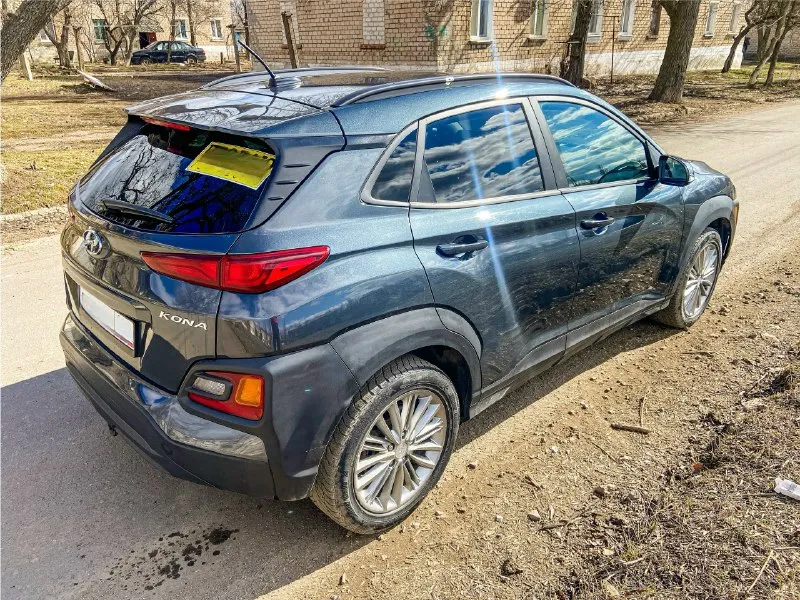 🚗 продаётся отличный автомобиль hyundai kona! 🚗 2018 год выпуска пробег: 98 000 миль состояние: отличное, без вложений! ✅ расход топлива: всего 7.5 литров на 100 км ⛽ комплектация: 🌟 полный привод — для уверенности на любой дороге 🌟 блокировка дифференциала — максимум контроля 🌟 помощь при спуске с горы — безопасность и комфорт 🌟 старт-стоп система — экономия топлива и экологии 🌟 бесключевой доступ — удобство в каждой поездке 🌟 мульти руль — управление под рукой 🌟 кондиционер — прох ваз в жару 🌟 камера заднего вида - для комфортной езды задним ходом идеальный вариант для тех, кто ценит надёжность и комфорт! звоните и приезжайте на тест-драйв! 📞🚙 телефон ☎️ +79495198464 территориально г. енакиево цена 1.500 000р 💰 📞 звоните: +7(949)5198464 - фотография - 3