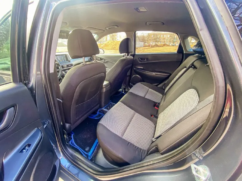 🚗 продаётся отличный автомобиль hyundai kona! 🚗 2018 год выпуска пробег: 98 000 миль состояние: отличное, без вложений! ✅ расход топлива: всего 7.5 литров на 100 км ⛽ комплектация: 🌟 полный привод — для уверенности на любой дороге 🌟 блокировка дифференциала — максимум контроля 🌟 помощь при спуске с горы — безопасность и комфорт 🌟 старт-стоп система — экономия топлива и экологии 🌟 бесключевой доступ — удобство в каждой поездке 🌟 мульти руль — управление под рукой 🌟 кондиционер — прох ваз в жару 🌟 камера заднего вида - для комфортной езды задним ходом идеальный вариант для тех, кто ценит надёжность и комфорт! звоните и приезжайте на тест-драйв! 📞🚙 телефон ☎️ +79495198464 территориально г. енакиево цена 1.500 000р 💰 📞 звоните: +7(949)5198464 - фотография - 6