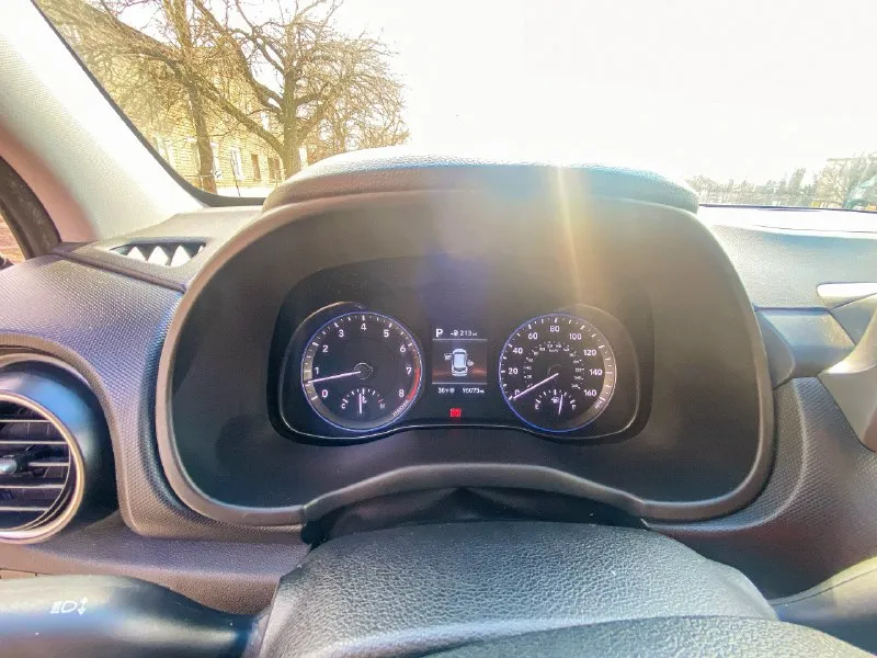 🚗 продаётся отличный автомобиль hyundai kona! 🚗 2018 год выпуска пробег: 98 000 миль состояние: отличное, без вложений! ✅ расход топлива: всего 7.5 литров на 100 км ⛽ комплектация: 🌟 полный привод — для уверенности на любой дороге 🌟 блокировка дифференциала — максимум контроля 🌟 помощь при спуске с горы — безопасность и комфорт 🌟 старт-стоп система — экономия топлива и экологии 🌟 бесключевой доступ — удобство в каждой поездке 🌟 мульти руль — управление под рукой 🌟 кондиционер — прох ваз в жару 🌟 камера заднего вида - для комфортной езды задним ходом идеальный вариант для тех, кто ценит надёжность и комфорт! звоните и приезжайте на тест-драйв! 📞🚙 телефон ☎️ +79495198464 территориально г. енакиево цена 1.500 000р 💰 📞 звоните: +7(949)5198464 - фотография - 8