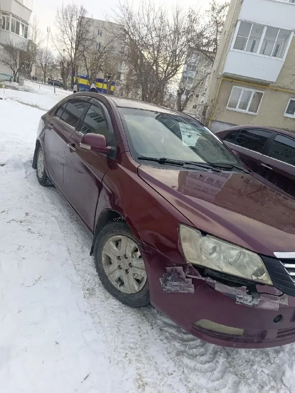 Geely emgrand 2012 год на ходу, всë робит продам много нового:рулевая рейка, насос гура, сайлентблоки, свечи, наружние гранаты, муфта кондиционера, шаровые, прокладка клапанной крышки, расходники.300 торг, обмен +79496241606 находится в ольгинке 📞 звоните: +7(949)6241606 - фотография - 3