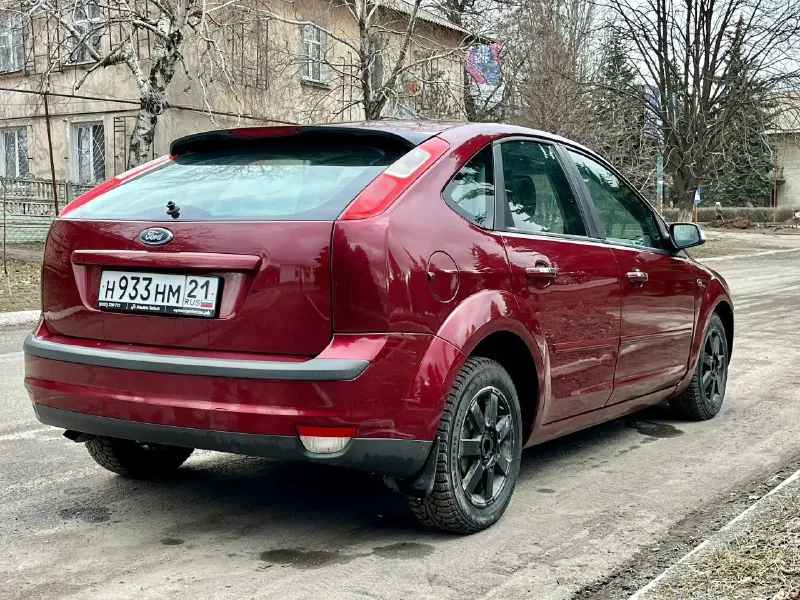 Продам ford фокус 2007г двигатель 1.8 надёжный, без масложора зелёная автотека ! родной пробег 176.000 в прекрасном состоянии, без каких-либо вложений. по кузову без гнили и ржавчины, ровный и красивый. остекление все заводское без сколов и трещин. топовая комплектация chia: 2х зонный климат контроль,4 электро стекло подьемника, обогревы, датчики дождя и света, круиз контроль, мультируль, гур, подушки безопасности, abs, птф и многое другое. подвеска вся менялась летом, ехать приятно. по документам полный порядок, любые переоформления. техосмотр в подарок ! цена : 520.000 торг у капота +79497835976 📞 звоните: +7(949)7835976 - фотография - 3