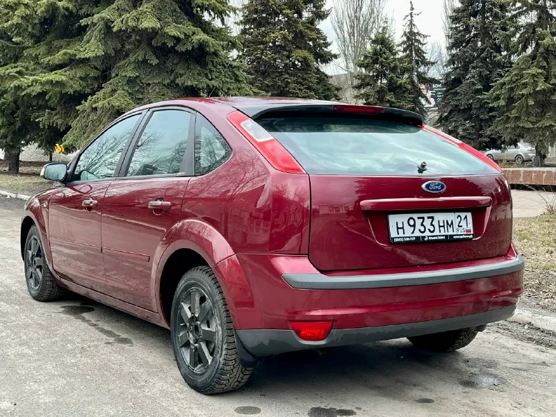 Продам ford фокус 2007г двигатель 1.8 надёжный, без масложора зелёная автотека ! родной пробег 176.000 в прекрасном состоянии, без каких-либо вложений. по кузову без гнили и ржавчины, ровный и красивый. остекление все заводское без сколов и трещин. топовая комплектация chia: 2х зонный климат контроль,4 электро стекло подьемника, обогревы, датчики дождя и света, круиз контроль, мультируль, гур, подушки безопасности, abs, птф и многое другое. подвеска вся менялась летом, ехать приятно. по документам полный порядок, любые переоформления. техосмотр в подарок ! цена : 520.000 торг у капота +79497835976 📞 звоните: +7(949)7835976 - фотография - 4