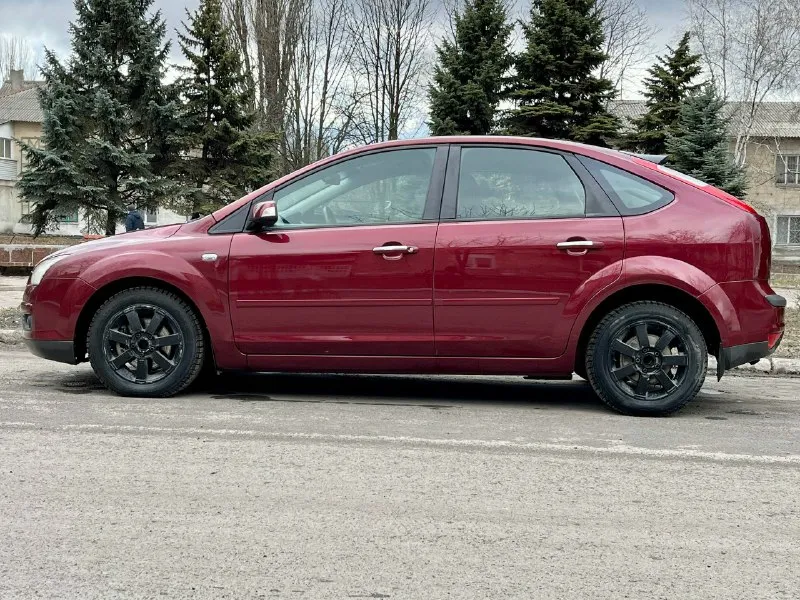 Продам ford фокус 2007г двигатель 1.8 надёжный, без масложора зелёная автотека ! родной пробег 176.000 в прекрасном состоянии, без каких-либо вложений. по кузову без гнили и ржавчины, ровный и красивый. остекление все заводское без сколов и трещин. топовая комплектация chia: 2х зонный климат контроль,4 электро стекло подьемника, обогревы, датчики дождя и света, круиз контроль, мультируль, гур, подушки безопасности, abs, птф и многое другое. подвеска вся менялась летом, ехать приятно. по документам полный порядок, любые переоформления. техосмотр в подарок ! цена : 520.000 торг у капота +79497835976 📞 звоните: +7(949)7835976 - фотография - 5