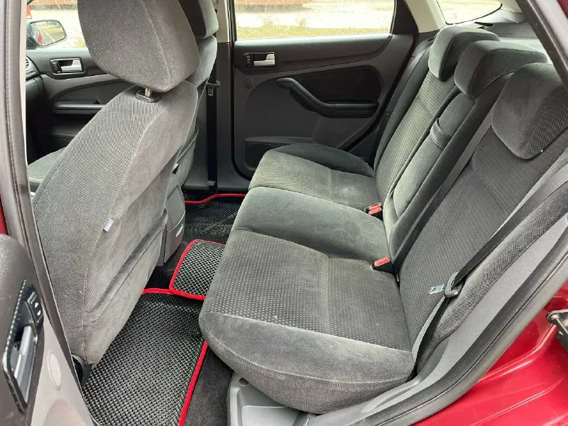 Продам ford фокус 2007г двигатель 1.8 надёжный, без масложора зелёная автотека ! родной пробег 176.000 в прекрасном состоянии, без каких-либо вложений. по кузову без гнили и ржавчины, ровный и красивый. остекление все заводское без сколов и трещин. топовая комплектация chia: 2х зонный климат контроль,4 электро стекло подьемника, обогревы, датчики дождя и света, круиз контроль, мультируль, гур, подушки безопасности, abs, птф и многое другое. подвеска вся менялась летом, ехать приятно. по документам полный порядок, любые переоформления. техосмотр в подарок ! цена : 520.000 торг у капота +79497835976 📞 звоните: +7(949)7835976 - фотография - 8