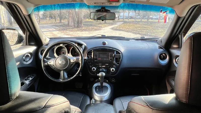 Продаже nissan juke, 2013 г. в. бензин, 1,6. коробка автомат, не вариатор! стоит с nissan tida. состояние отличное. ездила девочка, автомобиль управлялся аккуратно. заменены все расходники. два комплекта резины (зима и лето). разумный торг у капота. подробнее расскажу по телефону или при осмотре. автомобиль находится в мариуполе. цена 980000 ₽ +79496437234 📲 tg: @koba_fx37 📞 звоните: +7(949)6437234 - фотография - 6