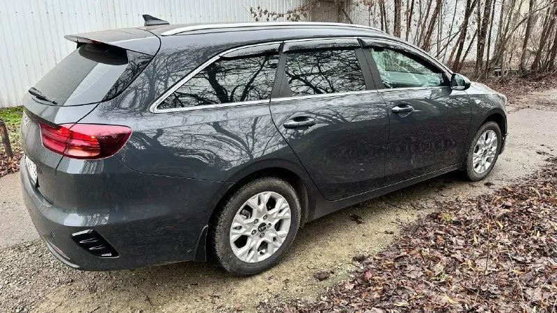 Kia cee'd конец 2021 года выпуска рестайлинг (самый крайний кузов) продам авто, я владелец по всем документам, состояние отличное, и техника и кузов! Весь автомобиль в родном окрасе. Без дтп. Двигатель обьемом 1.6л. , 128л. С. Пробег: 97000 (родной) преимущества: ☑️ техническое состояние без нареканий, обслужена, все то по регламенту. ☑️ вместительный салон и багажник ✅ литые диски со свежими зимними шинами (липучка) ☑️ богатая комплектация: ⚡климат-контроль двухзонный ⚡датчик дождя ⚡датчик света ⚡помощь при трогании в гору ⚡электроcтeклoпoдъeмники все ⚡элeктpoрeгулиpовкa зeркaл с обогревом ⚡камера заднего вида ⚡управление на руле (мультируль) ⚡круиз-контроль ⚡обогрев передних сидений ⚡обогрев руля ⚡обогрев зоны дворников цена 2000000, +79494981262 донецк
📞 Звоните: +7(949)4981262 - фотография - 4