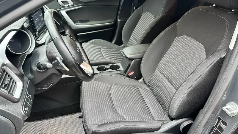 Kia cee'd конец 2021 года выпуска рестайлинг (самый крайний кузов) продам авто, я владелец по всем документам, состояние отличное, и техника и кузов! Весь автомобиль в родном окрасе. Без дтп. Двигатель обьемом 1.6л. , 128л. С. Пробег: 97000 (родной) преимущества: ☑️ техническое состояние без нареканий, обслужена, все то по регламенту. ☑️ вместительный салон и багажник ✅ литые диски со свежими зимними шинами (липучка) ☑️ богатая комплектация: ⚡климат-контроль двухзонный ⚡датчик дождя ⚡датчик света ⚡помощь при трогании в гору ⚡электроcтeклoпoдъeмники все ⚡элeктpoрeгулиpовкa зeркaл с обогревом ⚡камера заднего вида ⚡управление на руле (мультируль) ⚡круиз-контроль ⚡обогрев передних сидений ⚡обогрев руля ⚡обогрев зоны дворников цена 2000000, +79494981262 донецк
📞 Звоните: +7(949)4981262 - фотография - 7