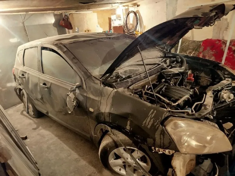 Продам nissan кашкай 1.6 2008. пробег 190 000.после дтп. цена 450 тыс. с рихтовкой могу помочь. макс... - фотография