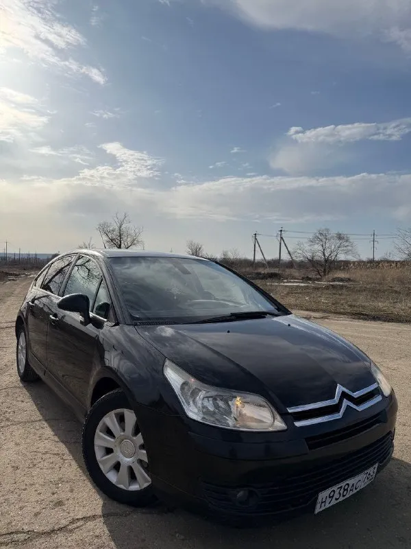 Продам citroen c4🔥 год выпуска:2005🔥 пробег, км:180.000 🔥 модификация:1.6 ат 🔥 тип двигателя: бензин🔥 коробка передач: автомат🔥 привод: передний🔥 тип кузова: хетчбек 3-дверный🔥 koмплeктaция: base🔥 цвет: черный🔥 живой citroen на полном ходу, не требует никаких вложений от слова совсем. в премиальном чёрном цвете. мотор в идеальном состоянии, не троит, не дымит, не имеет каких либо посторонних звуков. акпп-в идеальном состоянии, плавность переключения передач, отсутствие рывков и корректность работы в разных режимах. ходовая-отсутствие неисправностей в подвеске, стабильность поведения машины на дороге и комфорт при езде. салон в идеальном состоянии, без потертостей и каких-либо нюансов. так же имеется видео, по просьбе отправлю для более лучшего осмотра авто. готов к выезду в любой сервис по вашему желанию. многое могу не описать. при встречу всё расскажу и покажу. цена:399.999 тысяч торг минимальный и обоснованный. возможен пригон по договоренности. возможен обмен. номер для связи:+79495752024 - фотография - 2