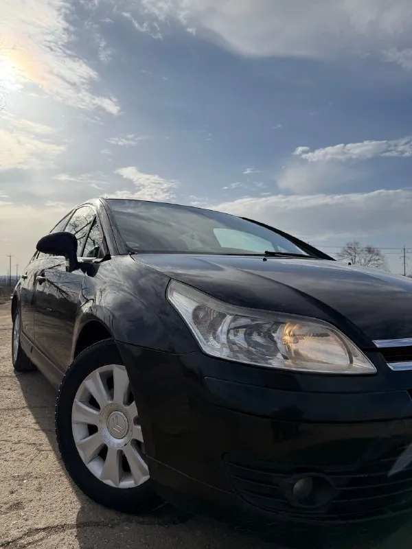 Продам citroen c4🔥 год выпуска:2005🔥 пробег, км:180.000 🔥 модификация:1.6 ат 🔥 тип двигателя: бензин🔥 коробка передач: автомат🔥 привод: передний🔥 тип кузова: хетчбек 3-дверный🔥 koмплeктaция: base🔥 цвет: черный🔥 живой citroen на полном ходу, не требует никаких вложений от слова совсем. в премиальном чёрном цвете. мотор в идеальном состоянии, не троит, не дымит, не имеет каких либо посторонних звуков. акпп-в идеальном состоянии, плавность переключения передач, отсутствие рывков и корректность работы в разных режимах. ходовая-отсутствие неисправностей в подвеске, стабильность поведения машины на дороге и комфорт при езде. салон в идеальном состоянии, без потертостей и каких-либо нюансов. так же имеется видео, по просьбе отправлю для более лучшего осмотра авто. готов к выезду в любой сервис по вашему желанию. многое могу не описать. при встречу всё расскажу и покажу. цена:399.999 тысяч торг минимальный и обоснованный. возможен пригон по договоренности. возможен обмен. номер для связи:+79495752024 - фотография - 3