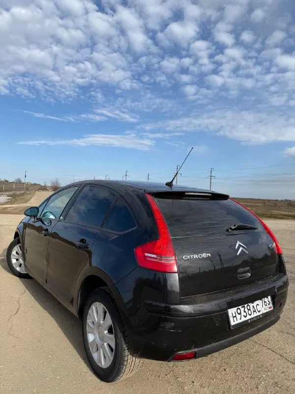 Продам citroen c4🔥 год выпуска:2005🔥 пробег, км:180.000 🔥 модификация:1.6 ат 🔥 тип двигателя: бензин🔥 коробка передач: автомат🔥 привод: передний🔥 тип кузова: хетчбек 3-дверный🔥 koмплeктaция: base🔥 цвет: черный🔥 живой citroen на полном ходу, не требует никаких вложений от слова совсем. в премиальном чёрном цвете. мотор в идеальном состоянии, не троит, не дымит, не имеет каких либо посторонних звуков. акпп-в идеальном состоянии, плавность переключения передач, отсутствие рывков и корректность работы в разных режимах. ходовая-отсутствие неисправностей в подвеске, стабильность поведения машины на дороге и комфорт при езде. салон в идеальном состоянии, без потертостей и каких-либо нюансов. так же имеется видео, по просьбе отправлю для более лучшего осмотра авто. готов к выезду в любой сервис по вашему желанию. многое могу не описать. при встречу всё расскажу и покажу. цена:399.999 тысяч торг минимальный и обоснованный. возможен пригон по договоренности. возможен обмен. номер для связи:+79495752024 - фотография - 4