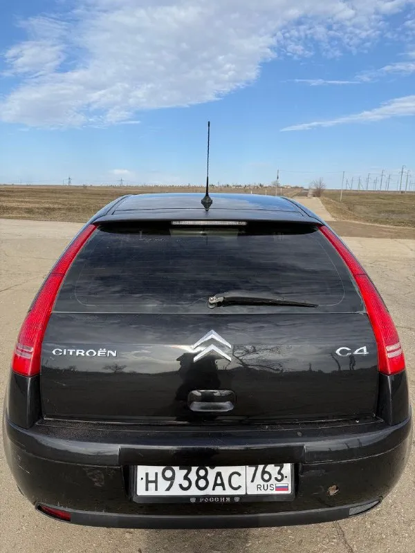 Продам citroen c4🔥 год выпуска:2005🔥 пробег, км:180.000 🔥 модификация:1.6 ат 🔥 тип двигателя: бензин🔥 коробка передач: автомат🔥 привод: передний🔥 тип кузова: хетчбек 3-дверный🔥 koмплeктaция: base🔥 цвет: черный🔥 живой citroen на полном ходу, не требует никаких вложений от слова совсем. в премиальном чёрном цвете. мотор в идеальном состоянии, не троит, не дымит, не имеет каких либо посторонних звуков. акпп-в идеальном состоянии, плавность переключения передач, отсутствие рывков и корректность работы в разных режимах. ходовая-отсутствие неисправностей в подвеске, стабильность поведения машины на дороге и комфорт при езде. салон в идеальном состоянии, без потертостей и каких-либо нюансов. так же имеется видео, по просьбе отправлю для более лучшего осмотра авто. готов к выезду в любой сервис по вашему желанию. многое могу не описать. при встречу всё расскажу и покажу. цена:399.999 тысяч торг минимальный и обоснованный. возможен пригон по договоренности. возможен обмен. номер для связи:+79495752024 - фотография - 5