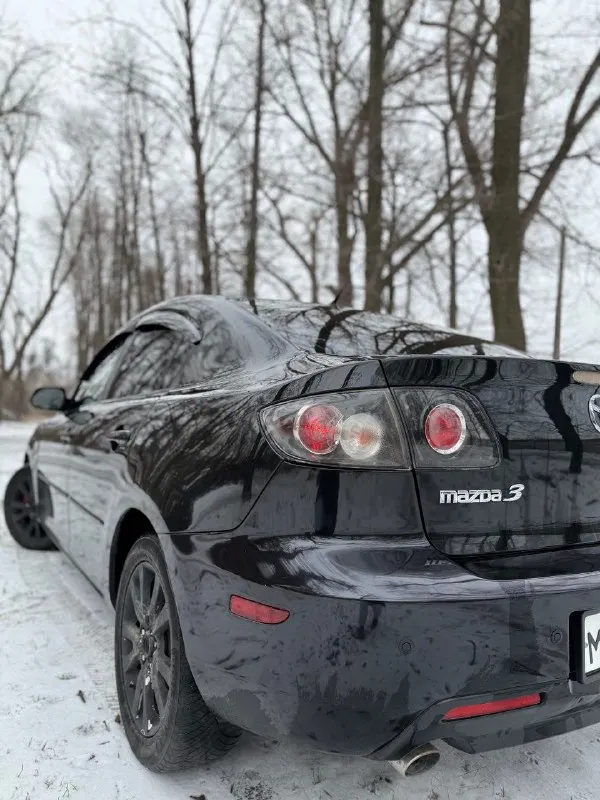 Продам mazda 3🔥 год выпуска:2007🔥 пробег, км:180.000 🔥 модификация:1.6 ат 🔥 тип двигателя: газ/бензин🔥 коробка передач: автомат🔥 привод: передний🔥 тип кузова: седан🔥 koмплeктaция: flash edition🔥 цвет: черный🔥 продажа автомобиля от собственника. автомобиль в богатой комплектации и в ухоженном состоянии. таких хозяйских машин осталось малость. машина на полном ходу, не требует никаких вложений от слова совсем. мотор в идеальном состоянии, не троит, не дымит, не имеет каких либо посторонних звуков, работает идеально как на газу так и не бензине. под капотом ничего не намывал, не подготавливал, чтобы было видно, что мотор сухой, без каких-либо потёков aкпп-в идеальном состоянии, плавность переключения передач, отсутствие рывков и корректность работы в разных режимах. ходовая-мягкая, ничего не стучит, не тарабанит, всё что нужно было - поменяно так же имеется видео, по просьбе отправлю для более лучшего осмотра авто цена 549.999 тысяч возможен пригон по договоренности возможен пригон по договоренности возможен обмен +79495752024 - фотография - 8