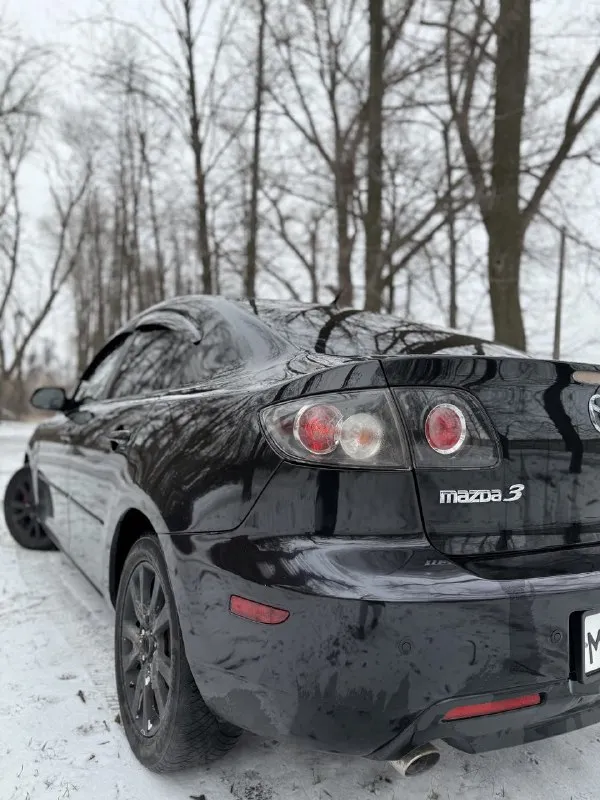 Продам mazda 3🔥 год выпуска:2007🔥 пробег, км:180.000 🔥 модификация:1.6 ат 🔥 тип двигателя: газ/бензин🔥 коробка передач: автомат🔥 привод: передний🔥 тип кузова: седан🔥 koмплeктaция: flash edition🔥 цвет: черный🔥 продажа автомобиля от собственника. автомобиль в богатой комплектации и в ухоженном состоянии. таких хозяйских машин осталось малость. машина на полном ходу, не требует никаких вложений от слова совсем. мотор в идеальном состоянии, не троит, не дымит, не имеет каких либо посторонних звуков, работает идеально как на газу так и не бензине. под капотом ничего не намывал, не подготавливал, чтобы было видно, что мотор сухой, без каких-либо потёков. aкпп-в идеальном состоянии, плавность переключения передач, отсутствие рывков и корректность работы в разных режимах. ходовая-мягкая, ничего не стучит, не тарабанит, всё что нужно было - поменяно. так же имеется видео, по просьбе отправлю для более лучшего осмотра авто. цена:549.999 тысяч возможен пригон по договоренности. возможен обмен. номер для связи:+79495752024 - фотография - 2