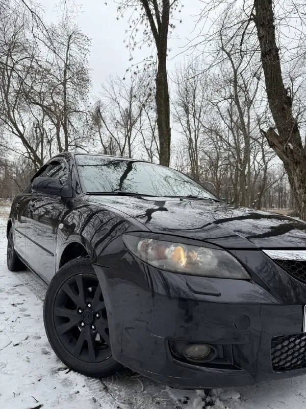 Продам mazda 3🔥 год выпуска:2007🔥 пробег, км:180.000 🔥 модификация:1.6 ат 🔥 тип двигателя: газ/бензин🔥 коробка передач: автомат🔥 привод: передний🔥 тип кузова: седан🔥 koмплeктaция: flash edition🔥 цвет: черный🔥 продажа автомобиля от собственника. автомобиль в богатой комплектации и в ухоженном состоянии. таких хозяйских машин осталось малость. машина на полном ходу, не требует никаких вложений от слова совсем. мотор в идеальном состоянии, не троит, не дымит, не имеет каких либо посторонних звуков, работает идеально как на газу так и не бензине. под капотом ничего не намывал, не подготавливал, чтобы было видно, что мотор сухой, без каких-либо потёков. aкпп-в идеальном состоянии, плавность переключения передач, отсутствие рывков и корректность работы в разных режимах. ходовая-мягкая, ничего не стучит, не тарабанит, всё что нужно было - поменяно. так же имеется видео, по просьбе отправлю для более лучшего осмотра авто. цена:549.999 тысяч возможен пригон по договоренности. возможен обмен. номер для связи:+79495752024 - фотография - 4