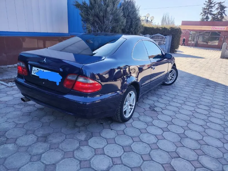 Продам мерена сlk купе 2.0 литра. механика на 111 маторе самый лучший и не убиваемые. машина обслужена полностью ни каких вложений не требует. часики не грамма масла не расходует не траит не дымит. работает каждая кнопочка. стабилизация круиз, кондиционер, подогревы сидушек кожаный салон. ходовка как мячик, диски амг резина новая зима. рыжиков и ржавчины нет!!! сел поехал!!! возможен обмен в приорете нива. осмотр г. енакиево цена 520 т. р. тел +79493176466 📲 tg: александр 🐾 📞 звоните: +7(949)3176466 - фотография - 6