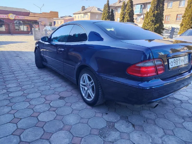 Продам мерена сlk купе 2.0 литра. механика на 111 маторе самый лучший и не убиваемые. машина обслужена полностью ни каких вложений не требует. часики не грамма масла не расходует не траит не дымит. работает каждая кнопочка. стабилизация круиз, кондиционер, подогревы сидушек кожаный салон. ходовка как мячик, диски амг резина новая зима. рыжиков и ржавчины нет!!! сел поехал!!! возможен обмен в приорете нива. осмотр г. енакиево цена 520 т. р. тел +79493176466 📲 tg: александр 🐾 📞 звоните: +7(949)3176466 - фотография - 8