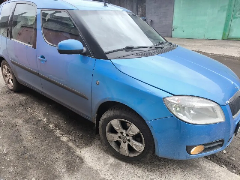 Продаю в донецке днр skoda румстер 1,6 двигатель мкпп, 2008 год. климат заправлен и работает, стоит новый радиатор кондиционера. пробег 325 тыс км, двигатель масло не есть, по кузову есть куда приложить руки ( не надо думать что машина в идеале). летняя резина баллоны есть в наличии. я владелец, оформление без проблем. цена 350 к. +79493882902 📞 звоните: +7(949)3882902 - фотография - 4