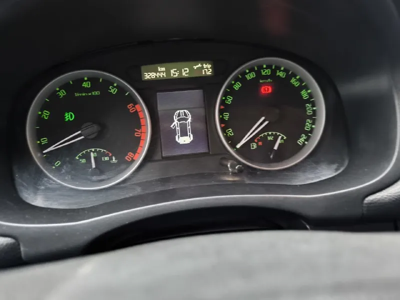 Продаю в донецке днр skoda румстер 1,6 двигатель мкпп, 2008 год. климат заправлен и работает, стоит новый радиатор кондиционера. пробег 325 тыс км, двигатель масло не есть, по кузову есть куда приложить руки ( не надо думать что машина в идеале). летняя резина баллоны есть в наличии. я владелец, оформление без проблем. цена 350 к. +79493882902 📞 звоните: +7(949)3882902 - фотография - 8