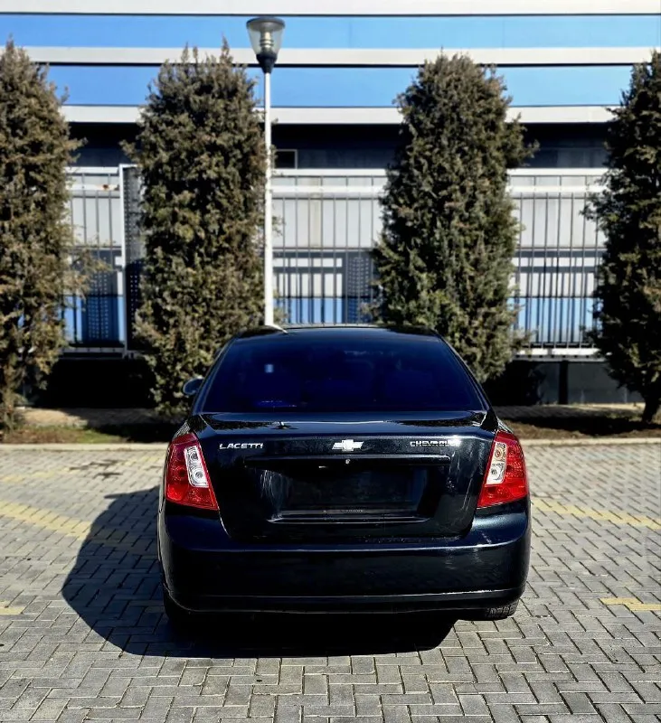 Продам ухоженный, красивый, надежный и вместительный chevrolet lacetti. год выпуска - 2008. пробег - 217000 км. мкпп - 5-ступенчатая механика. г. донецк. тел. +79495362484 +79494491943. если не дозвонились, на этом номере есть telegram. авто в хорошем состоянии, как внешнем, так и техническом. без гнили, коррозии и ржавчины. в очень красивом насыщенном чёрном металлик цвете. .. в дтп авто не участвовал. все стекла заводские. все швы и герметики заводские. техническое состояние без нареканий. подвеска отрабатывает мягко и комфортно работает как швейцарские часы. масло не расходует, не дымит, не троит. салон целый, чистый и опрятный. комплектация: полный электропакет, кондиционер (холодит) abs, srs, airbag, подушки безопасности на месте, гидроусилитель руля, электроподъемники, электрозеркала с подогревом, противотуманки, корректор фар, светит очень хорошо, центральный замок, сигнализация, серво руль, 📲 tg: максим ворошиловский 📞 звоните: +7(949)5362484 - фотография - 3