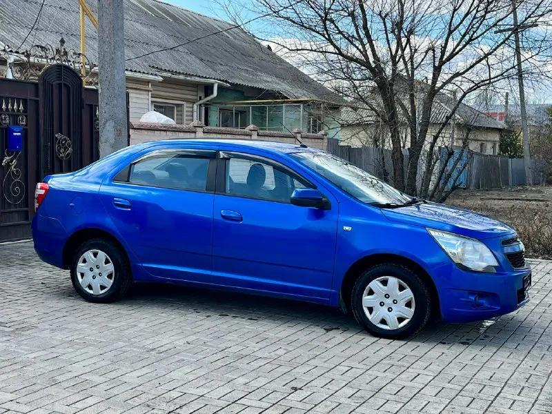 Продам chevrolet cobalt ( chevrolet кобальт ) 2013г в комплектации «lt». родной пробег 260.000 машина вся в оригинале - в родном окрасе ! ничего не снималось и не крутилось. автомобиль в отличном состоянии. двигатель работает ровно, не дымит, не троит, масло не ест. коробка работает отлично, сцепление менялось год назад ! ходовая не стучит и не гремит! по авто не каких посторонних звуков !!! кондиционер морозит. установлен автозапуск. по кузову без рыжиков. дно, пороги, стаканы отлично. машина оцинкованная с завода ! салон чистый и аккуратный оформление в мрэо машина без вложений цена 560.000 торг у капота +79497835944 📞 звоните: +7(949)7835944 - фотография - 2