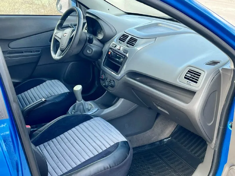 Продам chevrolet cobalt ( chevrolet кобальт ) 2013г в комплектации «lt». родной пробег 260.000 машина вся в оригинале - в родном окрасе ! ничего не снималось и не крутилось. автомобиль в отличном состоянии. двигатель работает ровно, не дымит, не троит, масло не ест. коробка работает отлично, сцепление менялось год назад ! ходовая не стучит и не гремит! по авто не каких посторонних звуков !!! кондиционер морозит. установлен автозапуск. по кузову без рыжиков. дно, пороги, стаканы отлично. машина оцинкованная с завода ! салон чистый и аккуратный оформление в мрэо машина без вложений цена 560.000 торг у капота +79497835944 📞 звоните: +7(949)7835944 - фотография - 5