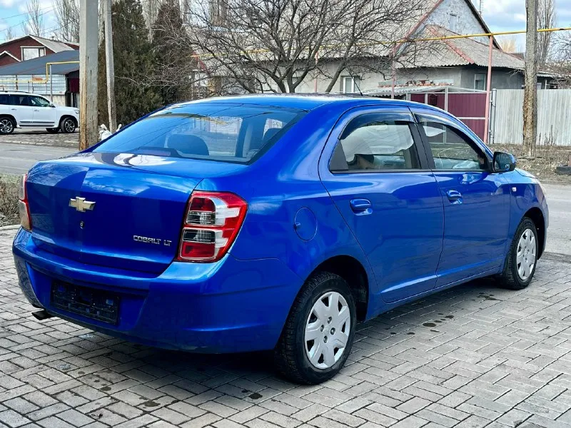 Продам chevrolet cobalt ( chevrolet кобальт ) 2013г в комплектации «lt». родной пробег 260.000 машина вся в оригинале - в родном окрасе ! ничего не снималось и не крутилось. автомобиль в отличном состоянии. двигатель работает ровно, не дымит, не троит, масло не ест. коробка работает отлично, сцепление менялось год назад ! ходовая не стучит и не гремит! по авто не каких посторонних звуков !!! кондиционер морозит. установлен автозапуск. по кузову без рыжиков. дно, пороги, стаканы отлично. машина оцинкованная с завода ! салон чистый и аккуратный оформление в мрэо машина без вложений цена 560.000 торг у капота +79497835944 📞 звоните: +7(949)7835944 - фотография - 8