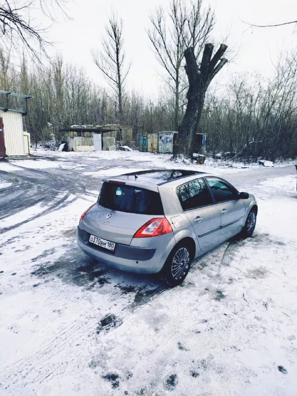 В продаже renault меган 2 в редкой комплектации. 2005 год. цена 500 000 -панорамная крыша. - датчик дождя -датчик света - сопровождение светом владельца в темное время суток. -доводчик всех стекол и люка. -кнопка старт стоп -управление на руле -камера заднего вида -обогрев зеркал -подогрев передних сидений. -полноценный климат контроль салона. пробег оригинальный ц100%. авто было пригнано под заказ с германии по факту два владельца по птс один. стекла все в круг родные. по авто есть все записи за последние 5 лет. с такой комплектацией и историей, большая редкость на авторынке. авто без пробега по рф. не большой торг у капота. т. +79494047844 (тг. мах). или +79490814398 📲 tg: игорь владимирович 📞 звоните: +7(949)4047844 - фотография - 8