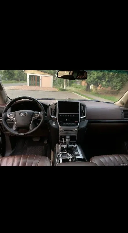 Toyota land cruiser 200, 2009 продаю toyota land cruiser 200, бензин 4.7, автомат. автомобиль на ходу не эксплуатируется — требуется ремонт двигателя. кузов и рама в удовлетворительном состоянии, автомобиль полностью комплектный. салон в хорошем состоянии для своего пробега. переодет во 2-ой рейсталинг, как внешне так и в салоне. салон перешивали под стиль excalibur, дорогая, качественная кожа. все узлы на месте: коробка, раздатка, мосты. причина продажи — перескочил ремень грм, повреждены клапана. двигатель требует ремонта или замены. машина продаётся как есть. отличный вариант под восстановление или установку контрактного двигателя. юридически чистая, документы в порядке. год выпуска: 2009 двигатель: бензин 4.7 коробка: автомат привод: полный пробег: 400 000 км осмотр по договорённости. цена: 3.000.000₽, реальному клиенту очень хороший торг. номер для связи:+79502234310 - фотография - 8