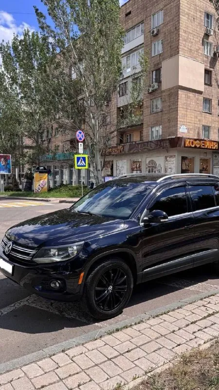 Volkswagen tiguan рестайлинг, 2013 год коробка автомат объем 2.0 л бензин максимальная комплектация автозапуск starline пробег 102 000 км цена 1 420 000 звонить : +79497030888 - фотография - 4