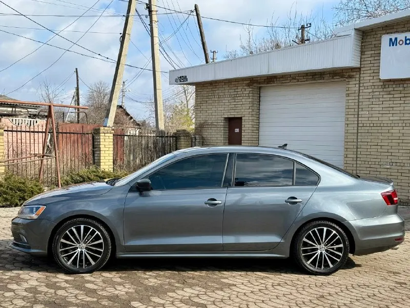 💶 цена:1.350.000 📮 город:донецк 🚘 марка / модель:volkswagen jetta 📅 год выпуска:2015 📊 пробег:99.000ml ⛽ двигатель (тип, объем, ):бензин 1.8 🔧 тип кпп:автомат 📝 описание:комплектация sport. полностью обслужена. переоформление без проблем. возможна продажа в кредит. ☎ контактный телефон:+79495001160(телеграм) 📞 🇷🇺 звоните: +79495001160 - фотография - 3