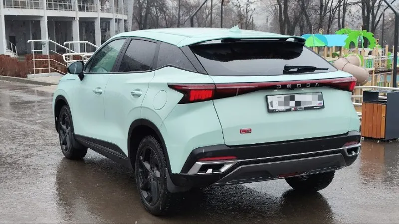 Omoda c5 пробег :15.000км цена : 1.699.000₽ 1 владелец, зелёная автотека, без дтп. сделан тех осмотр (диагностическая карта). состояние нового автомобиля. комплектация joy: салон комбинированный, камера заднего хода, климат контроль многозонгый, обогрев руля и сидений, датчик света, датчик дождя, круиз-контроль, курсовая устойчивость, аудиосистема с навигатором, сигнализация с управлением автомобилем с мобильного устройства, запуск двигателя с кнопки. осмотр в городе донецк, ленинский район. тел: +79495719306 📲 tg: @alxauto 📞 звоните: +7(949)5719306 - фотография - 6