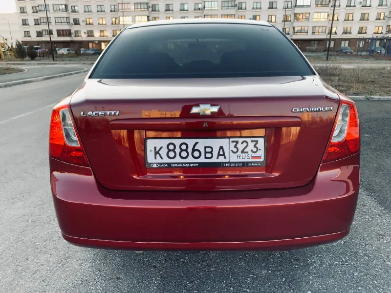 Chevrolet lacetti 1.6 2010г автомобиль в отличном состоянии без вложений авто с краснодара гнили нет кузов почти весь в заводском окрасе без дефектов в авто работает все сигнализация с автозапуском кондиционер обслужен салон как новый по ходовой взбитая без стуков пробег родной 294т мотор в идеале не дымит масло жора нет! все прозрачно приезжайте смотрите есть видео обзор по запросу цена 499.000 возможен обмен +79496347909 г. мариуполь - фотография - 3