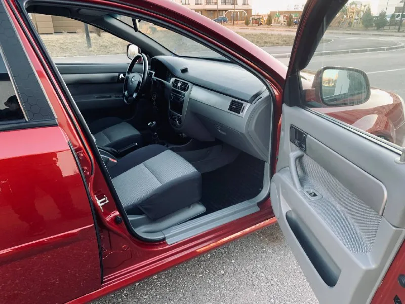 Chevrolet lacetti 1.6 2010г автомобиль в отличном состоянии без вложений авто с краснодара гнили нет кузов почти весь в заводском окрасе без дефектов в авто работает все сигнализация с автозапуском кондиционер обслужен салон как новый по ходовой взбитая без стуков пробег родной 294т мотор в идеале не дымит масло жора нет! все прозрачно приезжайте смотрите есть видео обзор по запросу цена 499.000 возможен обмен +79496347909 г. мариуполь - фотография - 8