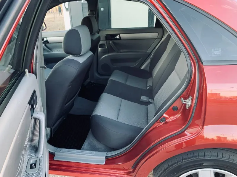 Chevrolet lacetti 1.6 2010г автомобиль в отличном состоянии без вложений авто с краснодара гнили нет кузов почти весь в заводском окрасе без дефектов в авто работает все сигнализация с автозапуском кондиционер обслужен салон как новый по ходовой взбитая без стуков пробег родной 294т мотор в идеале не дымит масло жора нет! все прозрачно приезжайте смотрите есть видео обзор по запросу цена 499.000 возможен обмен +79496347909 г. мариуполь - фотография - 9