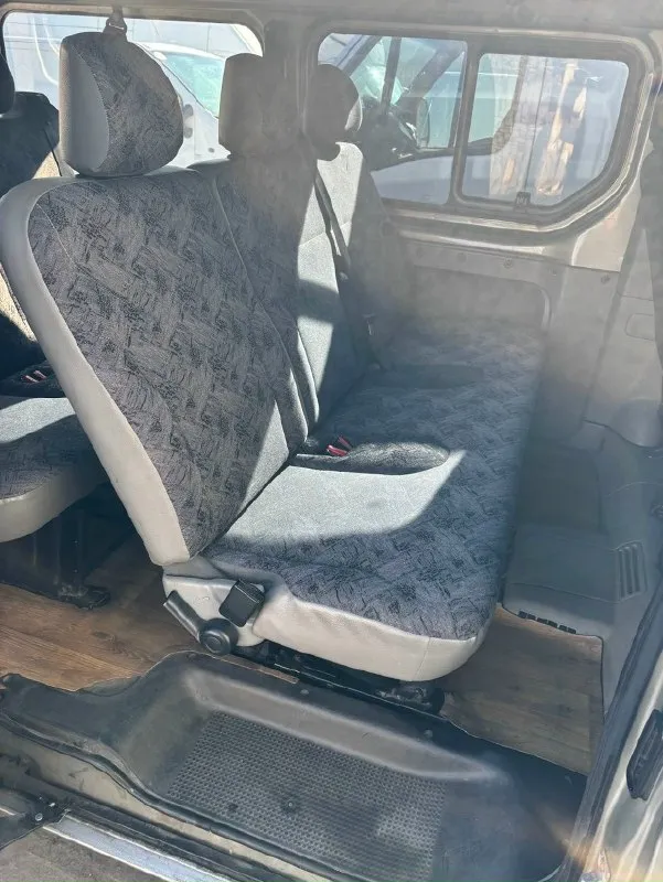 Продаю renault trafic 2013 г. в. — отличный пассажирский микроавтобус официально куплен новым у дилера renault на куйбышева в донецке. с момента покупки находится в одних руках — я первый и единственный владелец. • пассажирская версия • длинная база • съёмные задний ряд сидений • двигатель 2.0 (дизель) • по технике вопросов нет — всё работает, обслуживался своевременно • не использовался в коммерческих целях цена: 1 800 000 руб. торг уместен при осмотре. номер для связи +7 949 325 0494, г. харцызск 📞 звоните: +7(949)3250494 - фотография - 8