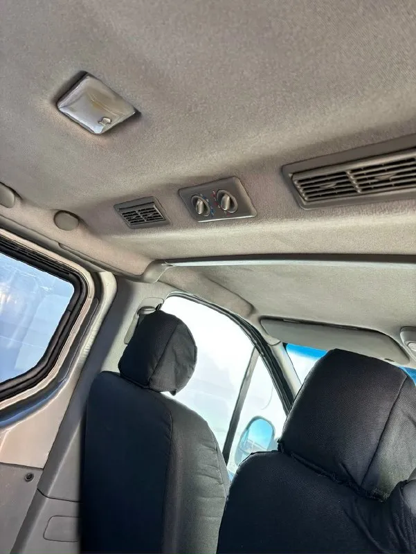 Продаю renault trafic 2013 г. в. — отличный пассажирский микроавтобус официально куплен новым у дилера renault на куйбышева в донецке. с момента покупки находится в одних руках — я первый и единственный владелец. • пассажирская версия • длинная база • съёмные задний ряд сидений • двигатель 2.0 (дизель) • по технике вопросов нет — всё работает, обслуживался своевременно • не использовался в коммерческих целях цена: 1 800 000 руб. торг уместен при осмотре. номер для связи +7 949 325 0494, г. харцызск 📞 звоните: +7(949)3250494 - фотография - 9