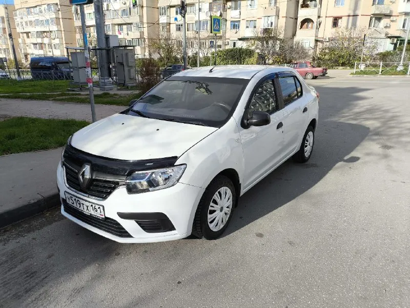 Продам renault logan 2 рест. двигатель 1.5 2018 год. пробег 480 тыс. механика 5 ступ. 2 ключа компле... - фотография