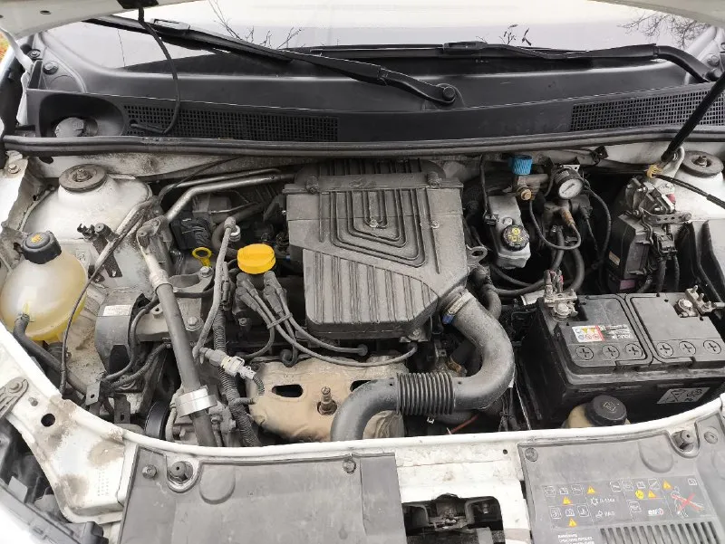 Продам renault logan 2 рест. двигатель 1.5 2018 год. пробег 480 тыс. механика 5 ступ. 2 ключа комплектация предмаксимальная life цена 520 тыс. я собственник! машина в хорошем состоянии. кондиционер 2 стеклоподъёмника звонить по номеру телефона +7 (949)7979285 - фотография - 5