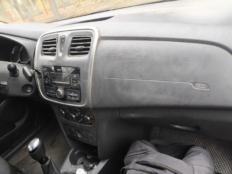 Продам renault logan 2 рест. двигатель 1.5 2018 год. пробег 480 тыс. механика 5 ступ. 2 ключа комплектация предмаксимальная life цена 520 тыс. я собственник! машина в хорошем состоянии. кондиционер 2 стеклоподъёмника звонить по номеру телефона +7 (949)7979285 - фотография - 7