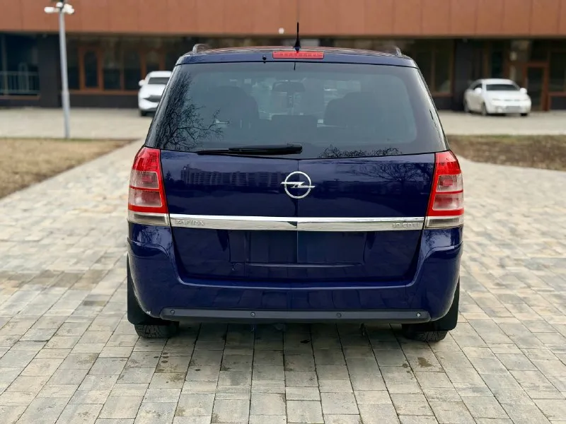 🚙марка: opel zafira ⚙️двигатель: 1.9 ⛽️вид топлива: дизель 📅год выпуска: 2010 💴цена: 720.000руб торг 🗺️пробег:207.000 км 📦:кпп :автомат в продаже opel zafra в идеальном состоянии без нареканий автомобиль как на фото технические обслуживание мотор коробка без нареканий по кузову жучков рыжиков не присутствует недавно автомобиль прошел полное то комплектация cosma датчик дождя датчик света круизконтроль подогрева сидений зеркал и многое другое все остальные доп вопросы 📞 звоните: на этом номер есть +7 (949) 753-36-84 есть telegram 📍•город мариуполь - фотография - 4