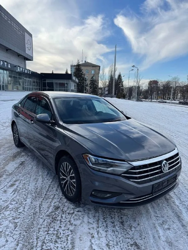 🚘 volkswagen jetta 2021 ✅ 2021 год / 02 месяц ✅ мотор: 1.4т / бензин / акпп (aisin) ✅ пробег: 74.000 km 🔥 автомобиль в отличном состоянии, полностью обслужен. родные стёкла, небольшой пробег. есть всё необходимое для комфортной езды. кузов покрыт керамическим составом. два комплекта резины: зима yokohama / лето bridgestone. установлен русский язык в меню, открыты скрытые функции. хозяйская машина, без вложений. возможен обмен, а также продажа в кредит. 💸 1.750.000 ₽ +79495051515 (+telegram) 📞 🇷🇺 звоните: +79495051515 - фотография - 3