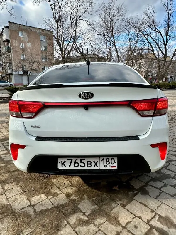 Продаю kia rio 4 1.4л собственник ✅ машина не с такси! ✅год выпуска : 2017 мотор работает как часы без посторонних звуков ходовая машины на 5+ обслуживаю регулярно очень экономичный автомобиль и неприхотливый ✅комплектация : 4 стеклоподъемника, кондиционер, подогрев руля, подогрев двух передних сиденья, abs, esp, датчик давления колес, две подушки безопасности, регулировка зеркал электро. 🔥 цена: 970.000 руб торг присутствует 🛑 осмотр автомобиля в городе горловка! связь: +79494483207 - фотография - 5